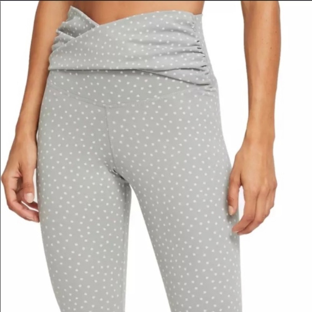 Nike Yoga Dot Twist Tights